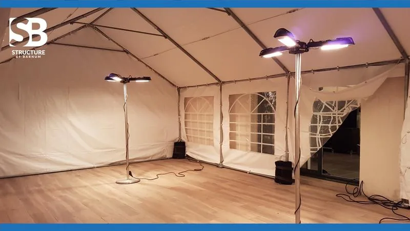 Intérieur barnum XL nuit avec éclairage